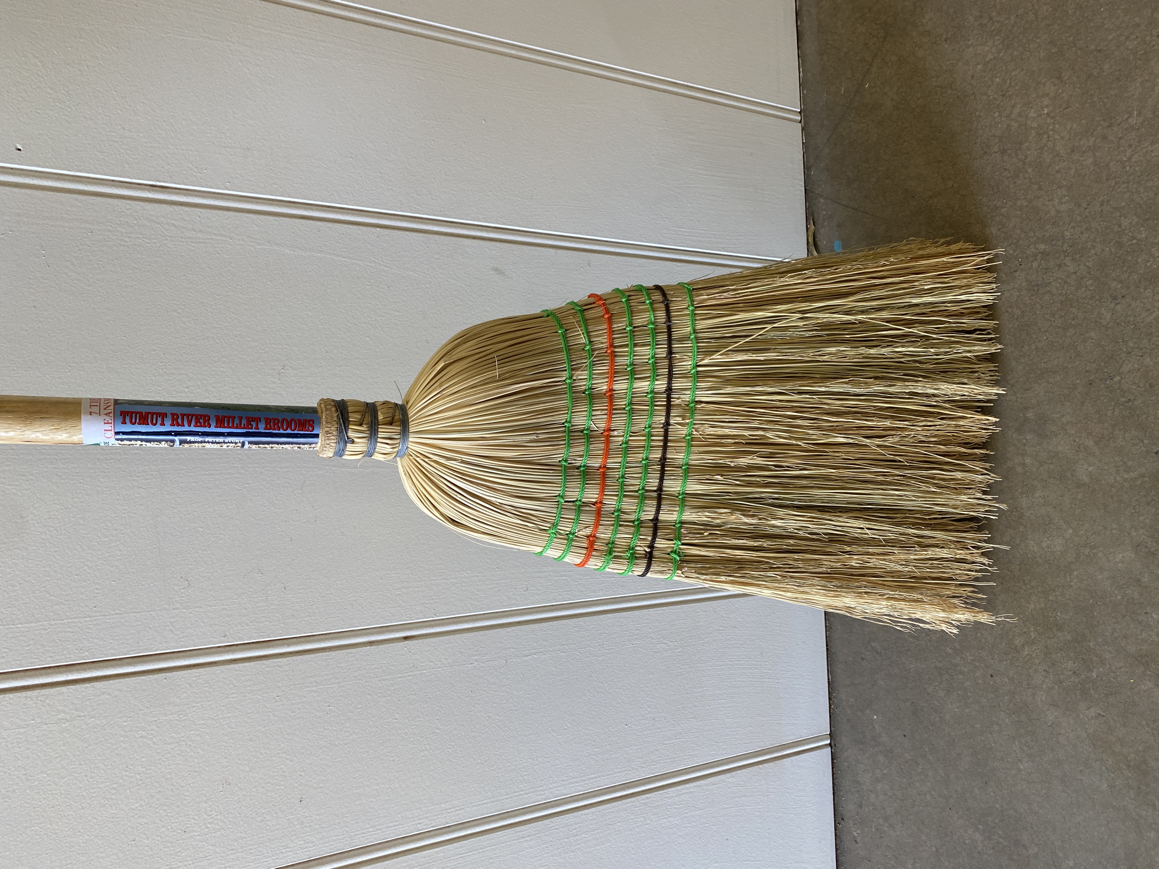 BROOMS, MOPS,CARPET SWEEPERS &amp CLEANERS (5)